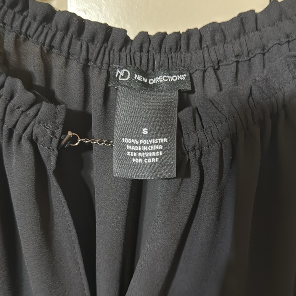 New directions small black top - Picture 4 of 4
